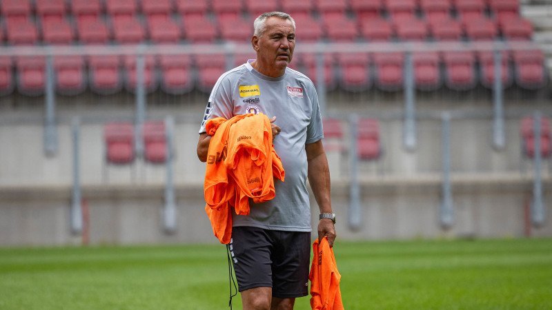 "Sechs Wochen harter Arbeit": Pacult startet mit neun Neuen