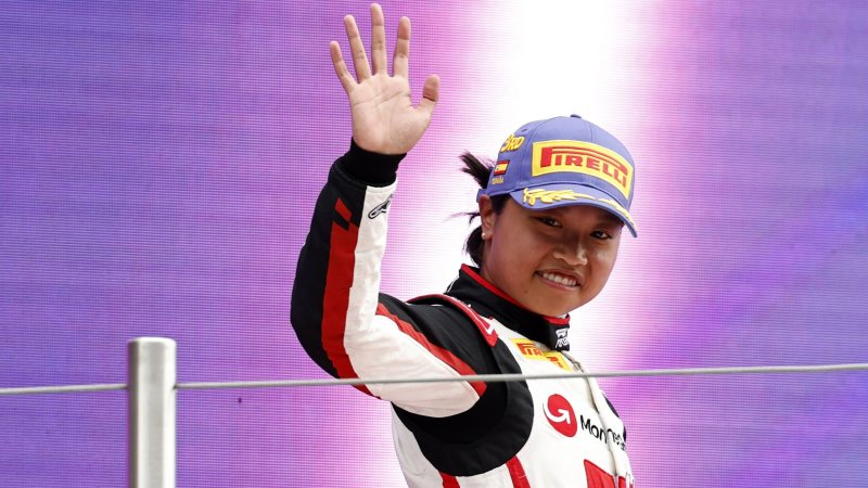 F1 Academy: Premierensieg! Chambers triumphiert in Barcelona