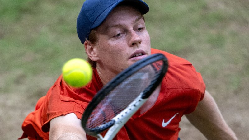 Sinner und Hurkacz ziehen ins Finale von Halle ein