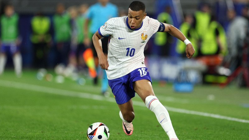 Die Maske sitzt! Mbappe vor Niederlande-Duell wohl fit