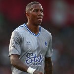 Everton: Young kurz vor Vertragsverlängerung