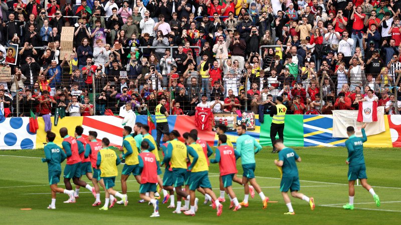 Bei Rangelei nahe <a href='/de/daten/news/portugal/' class='tag'>Portugal</a>-Quartier: Moderator verletzt