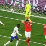 Viel Zuspruch für Wöber nach dem Eigentor