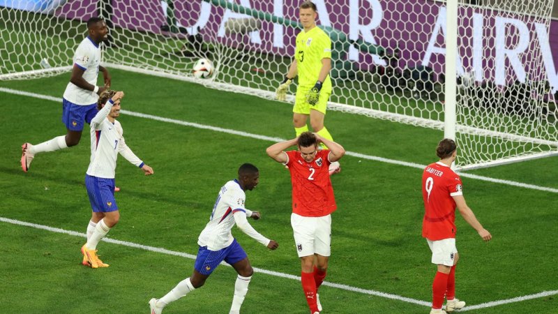 Viel Zuspruch für Wöber nach dem Eigentor