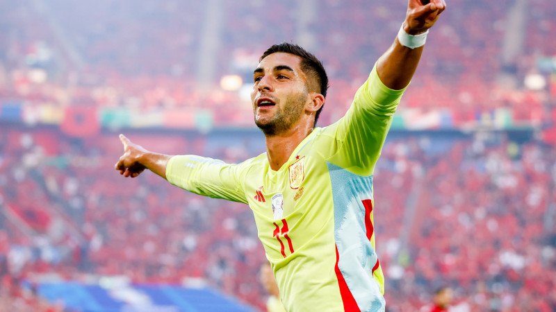 Spanien setzt sich gegen aufopferungsvolle Albaner durch