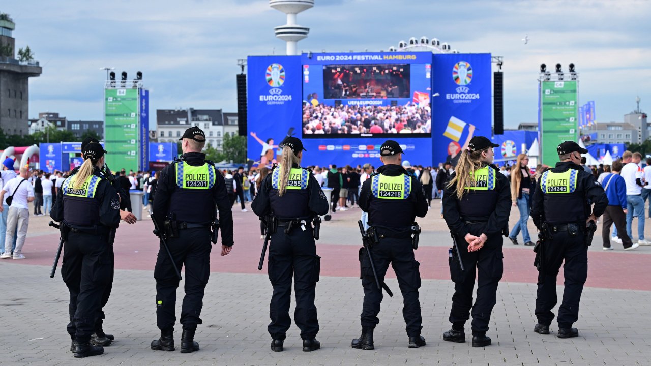 Vor Polen-Niederlande: Polizei schießt bewaffneten Mann an