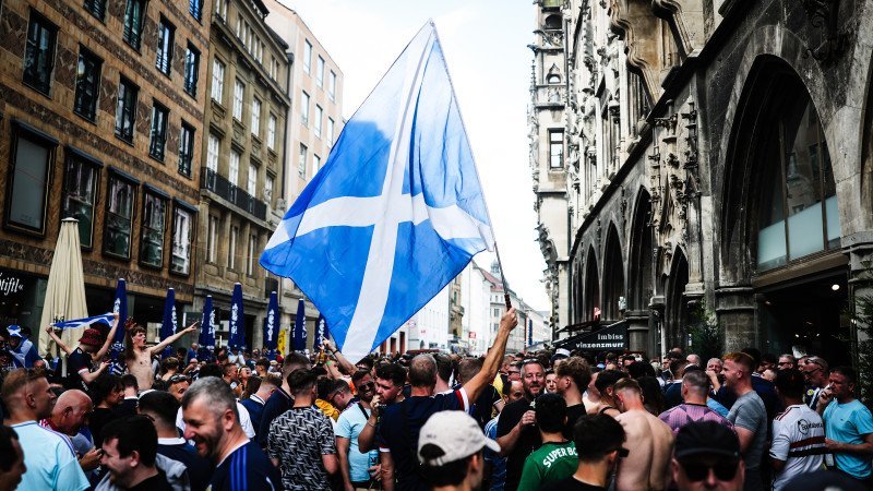 Bilder: So feiern die Fans den Auftakt  der EURO