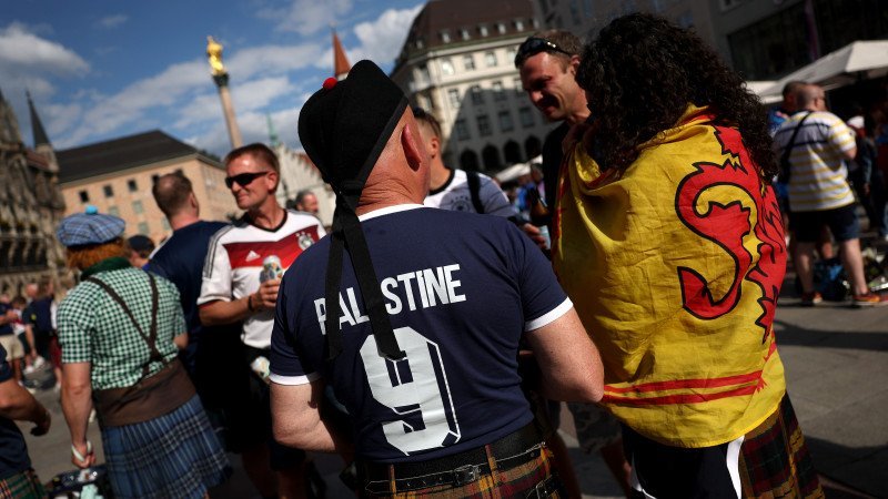 Bilder: So feiern die Fans den Auftakt  der EURO