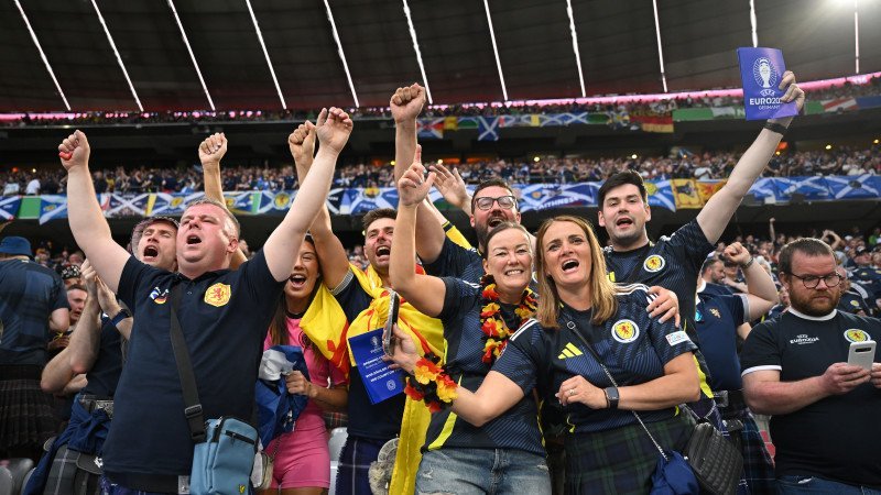 Bilder: So feiern die Fans den Auftakt  der EURO