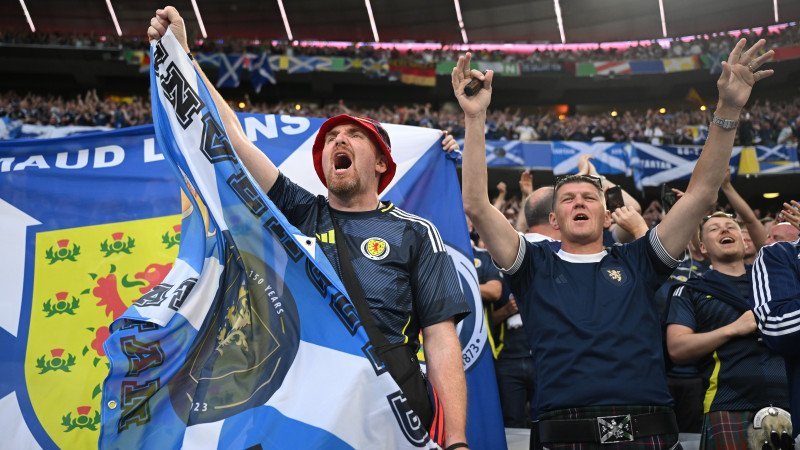 Bilder: So feiern die Fans den Auftakt  der EURO