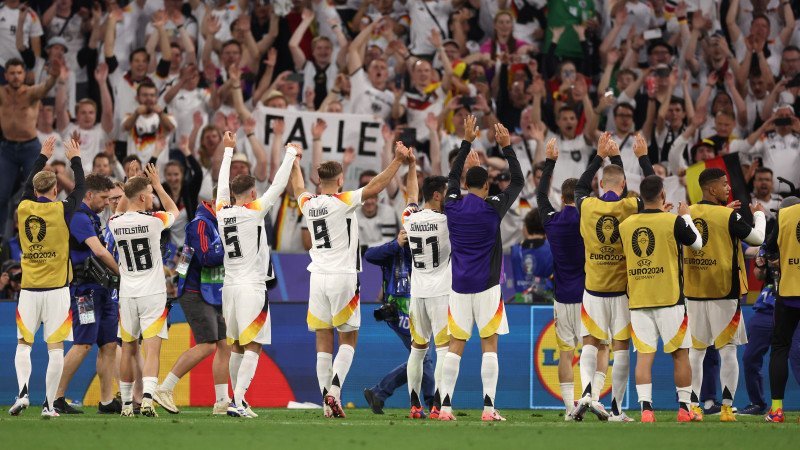 Bilder: So feiern die Fans den Auftakt  der EURO