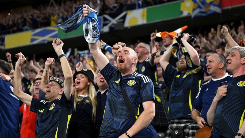 Bilder: So feiern die Fans den Auftakt  der EURO