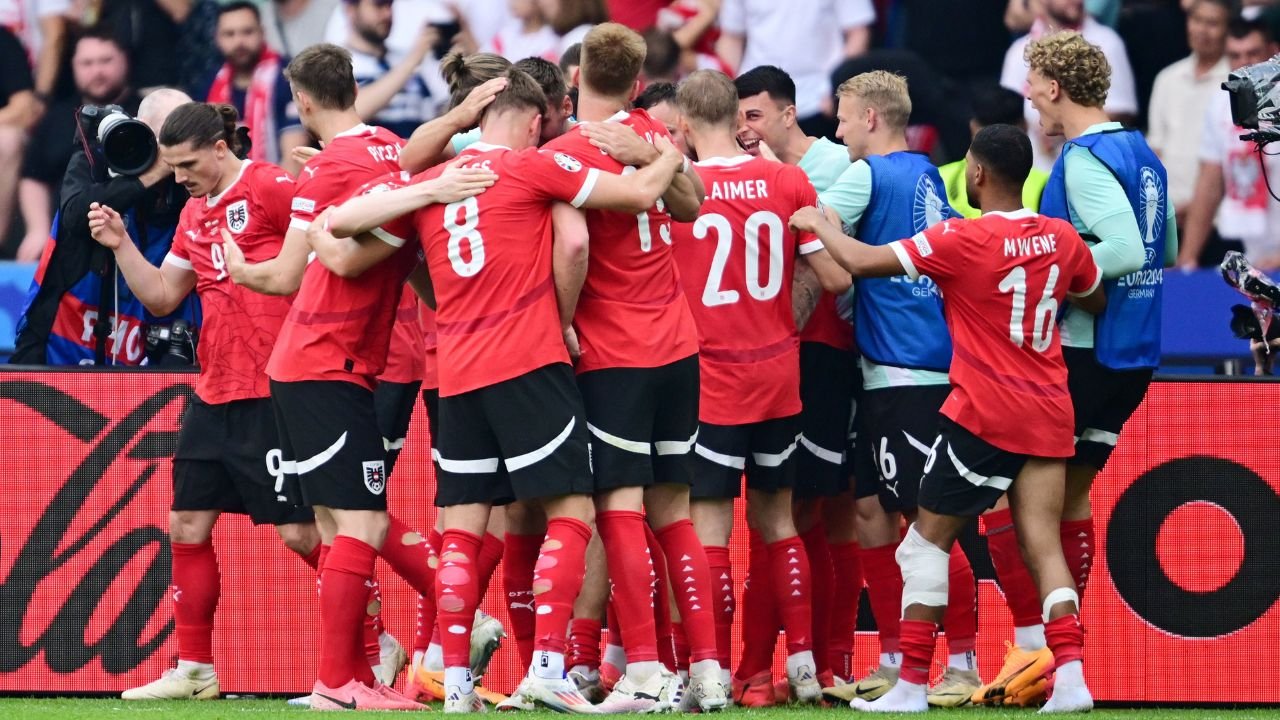 Sieg über Polen! Österreich macht die Achtelfinal-Tür auf
