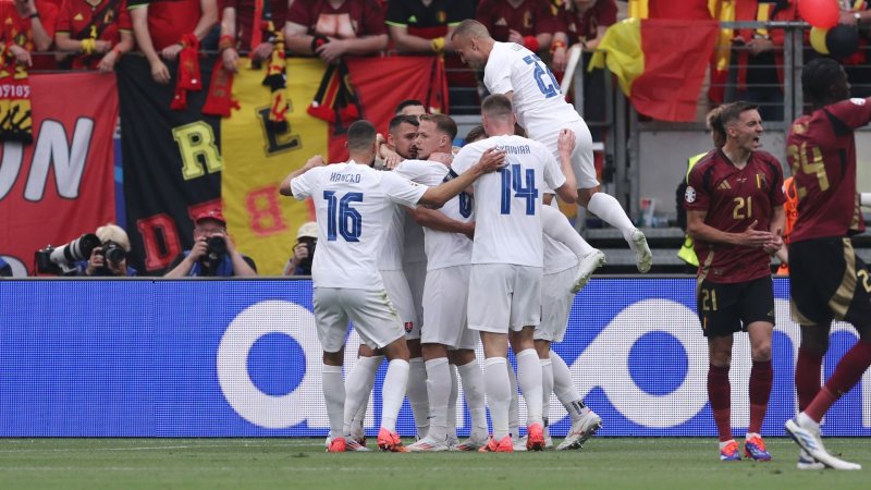 Zweimal vom VAR gerettet! Slowakei schockt Belgien