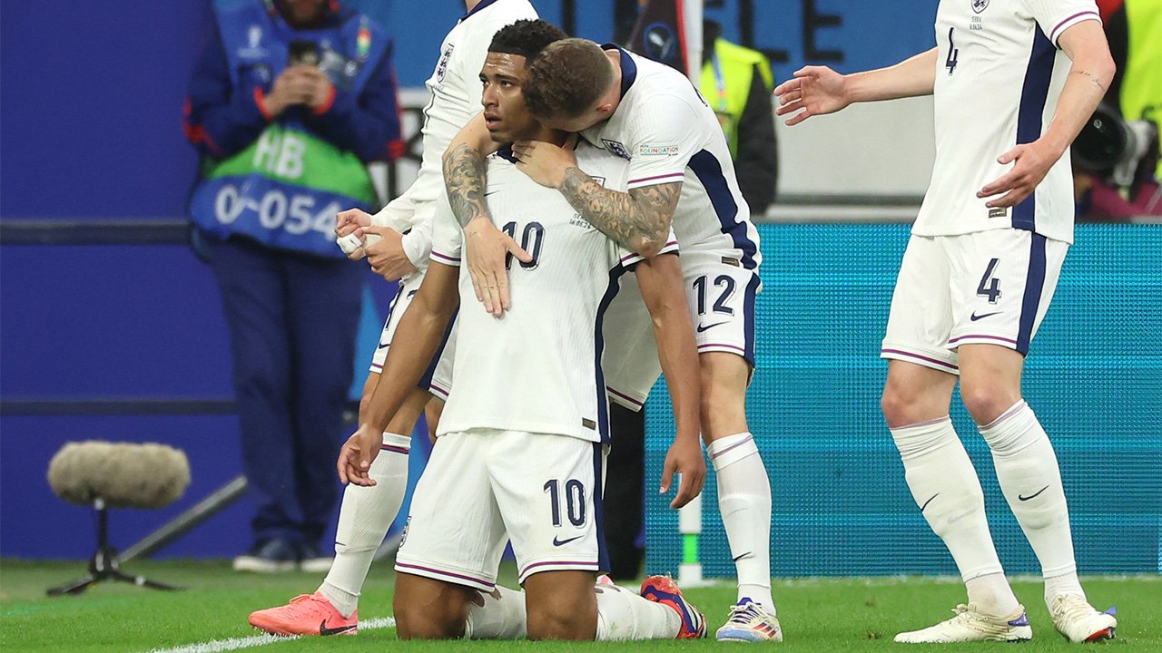 Bellingham köpft England zum Auftakt-Erfolg