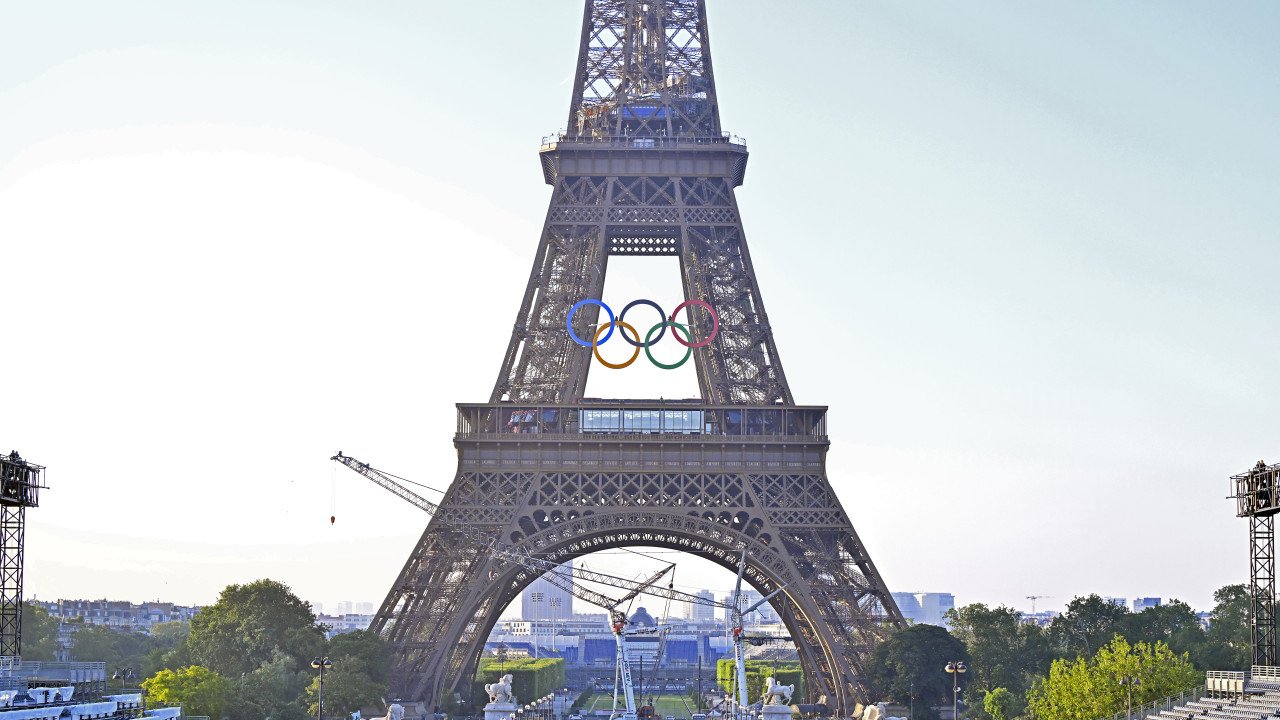 Olympische Ringe verzieren ab sofort den Eiffelturm