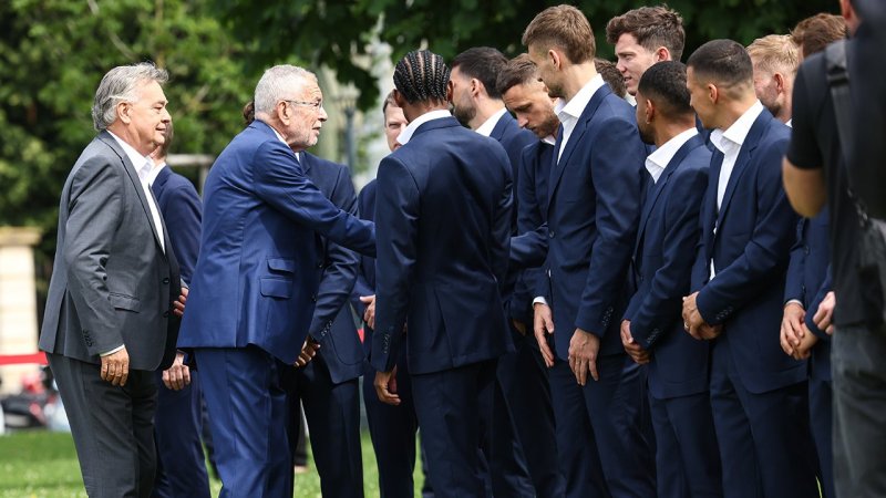 Am Heldenplatz: ÖFB-Team wurde zur EURO verabschiedet