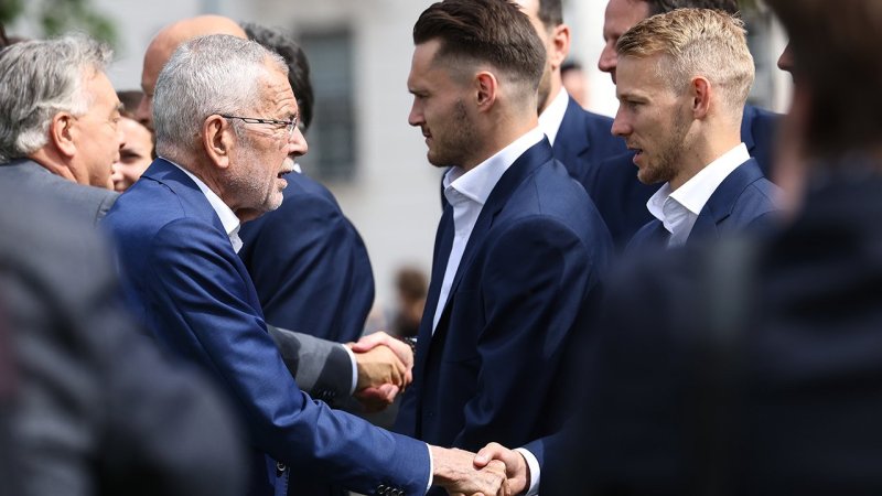 Am Heldenplatz: ÖFB-Team wurde zur EURO verabschiedet
