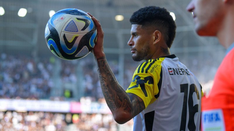Kreuzbandriss! LASK-Verteidiger muss operiert werden