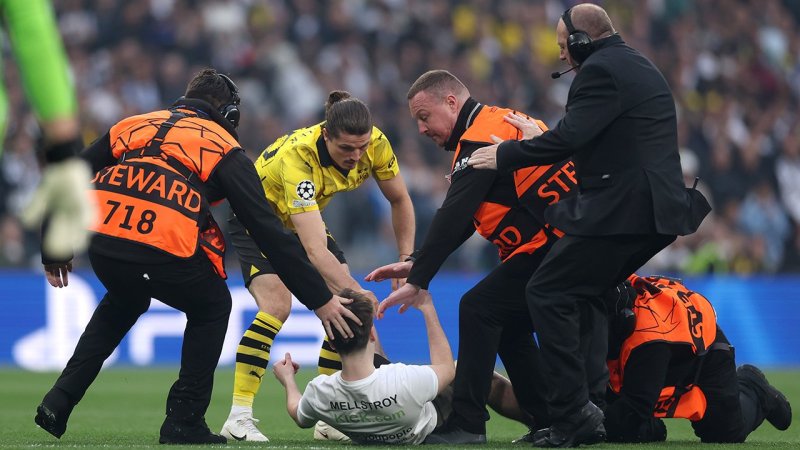 So stoppt Marcel Sabitzer einen Flitzer im CL-Endspiel