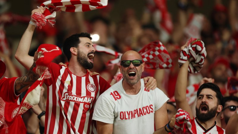 So feiert Piräus den historischen Conference-League-Titel