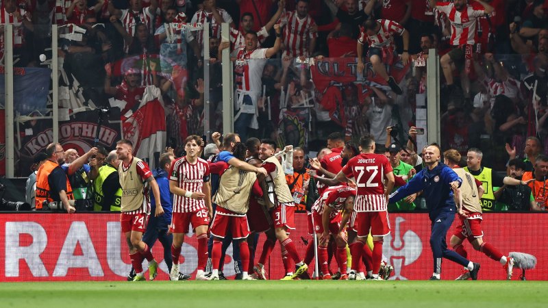 So feiert Piräus den historischen Conference-League-Titel