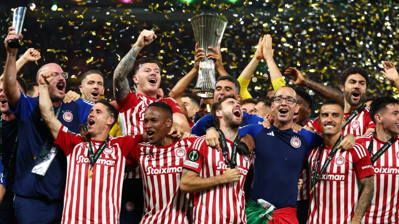 So feiert Piräus den historischen Conference-League-Titel