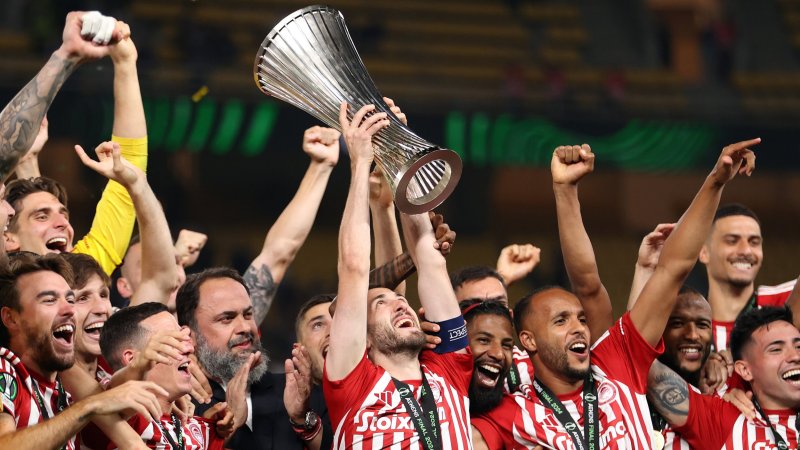 So feiert Piräus den historischen Conference-League-Titel