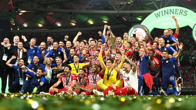 So feiert Piräus den historischen Conference-League-Titel