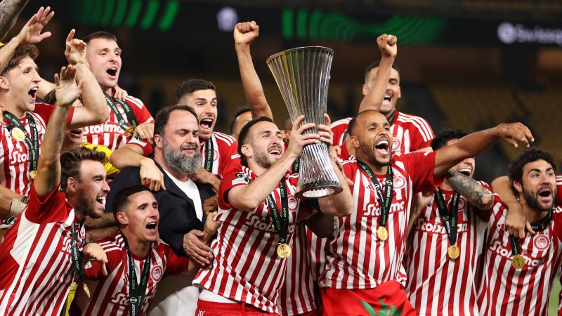 So feiert Piräus den historischen Conference-League-Titel