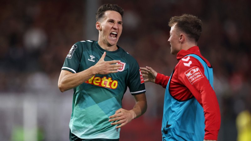 Regensburg erfüllt sich Aufstiegstraum gegen Wiesbaden