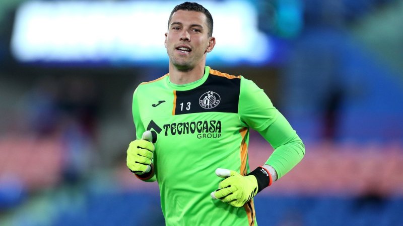 Spanischer Keeper nach heftiger Kollision außer Lebensgefahr