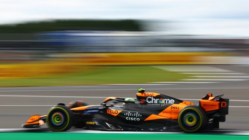 Beide McLaren im Silverstone-Training voran