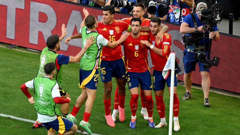 Historischer Moment: Spanien besiegt seinen Gastgeber-Fluch