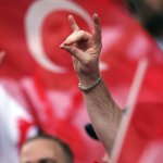 EM-Viertelfinale: Tausende türkische Fans zeigen Wolfsgruß