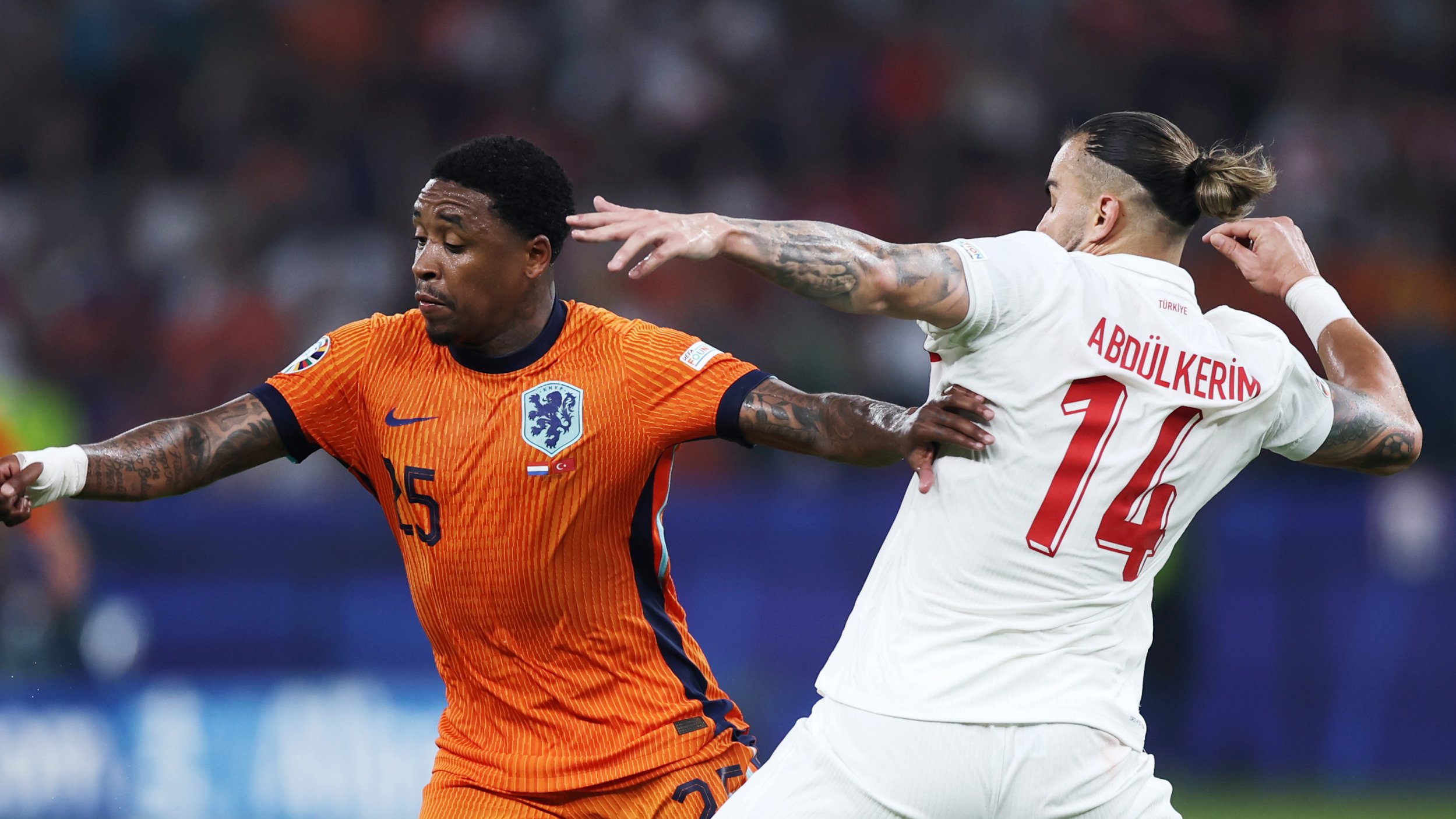 "Oranje" dreht das Spiel und schickt die Türkei heim