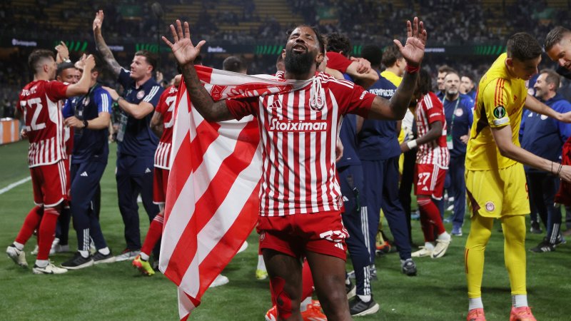 So feiert Piräus den historischen Conference-League-Titel