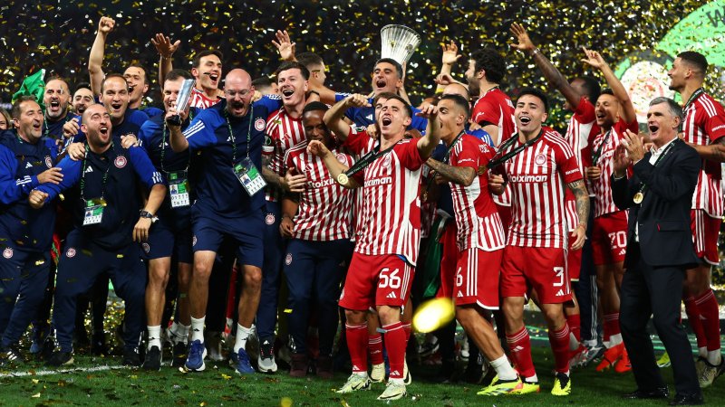So feiert Piräus den historischen Conference-League-Titel
