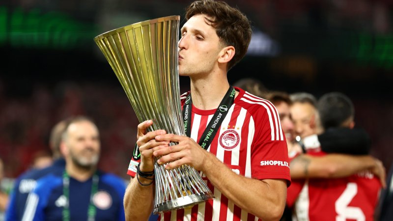 So feiert Piräus den historischen Conference-League-Titel