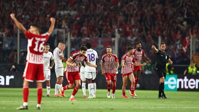 So feiert Piräus den historischen Conference-League-Titel