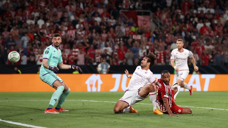 So feiert Piräus den historischen Conference-League-Titel