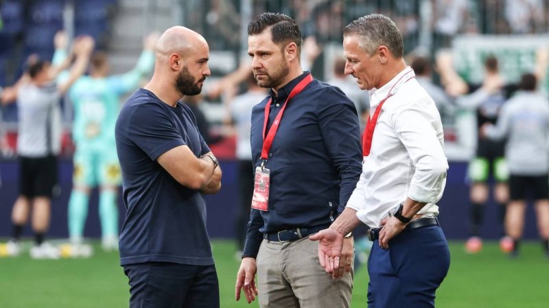 Salzburg-Klubführung mit Ansage an Spieler!