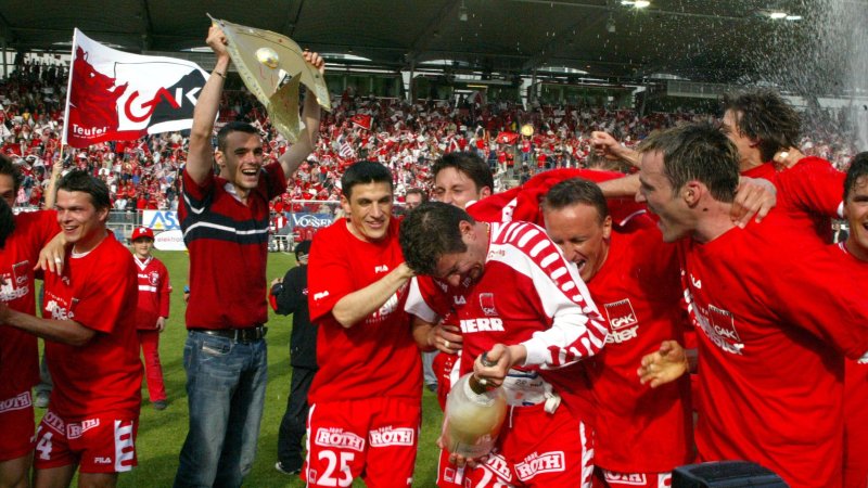 Vor 20 Jahren: Die besten Bilder der GAK-Meisterparty 2004