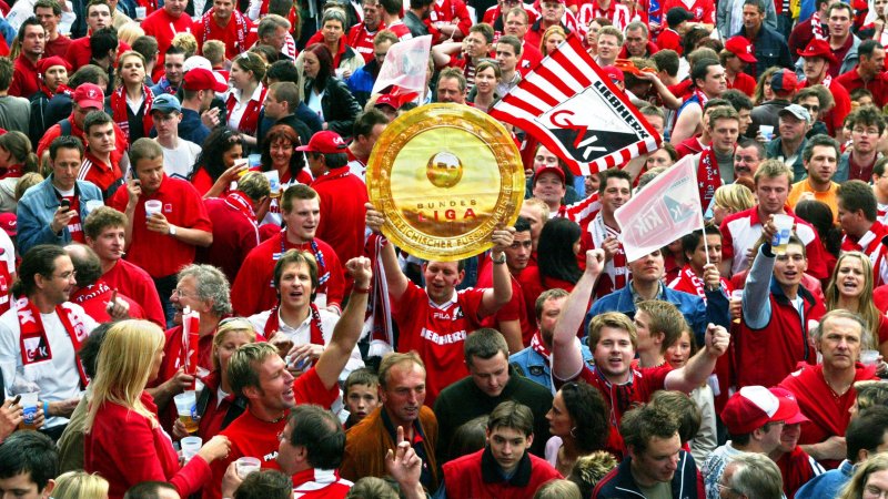 Vor 20 Jahren: Die besten Bilder der GAK-Meisterparty 2004