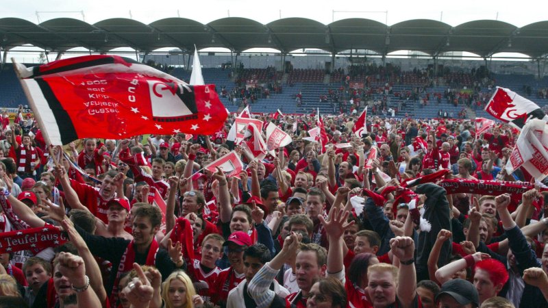 Vor 20 Jahren: Die besten Bilder der GAK-Meisterparty 2004