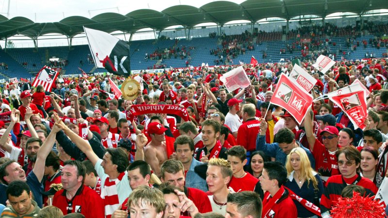 Vor 20 Jahren: Die besten Bilder der GAK-Meisterparty 2004