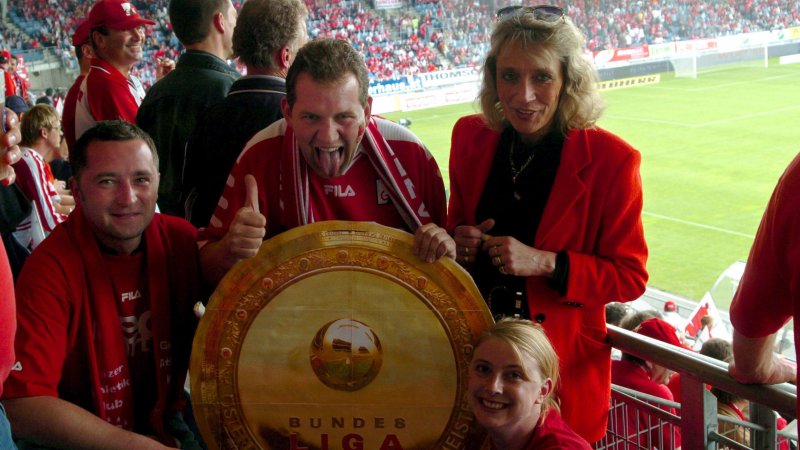 Vor 20 Jahren: Die besten Bilder der GAK-Meisterparty 2004