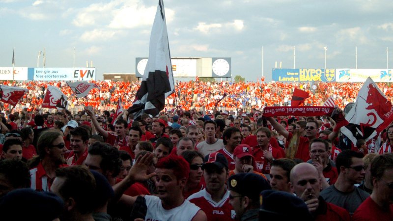 Vor 20 Jahren: Die besten Bilder der GAK-Meisterparty 2004