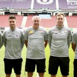 Klagenfurt hält an Trainerteam um Peter Pacult fest