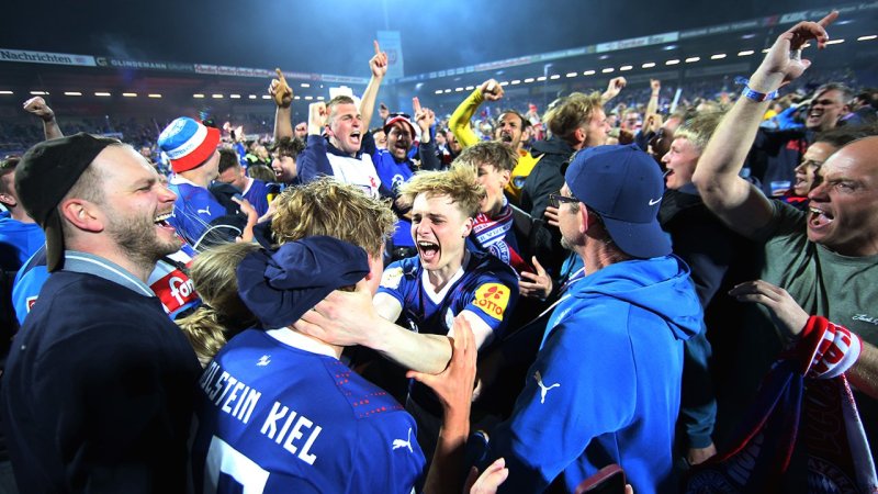 Bilder! So ließ es Holstein Kiel nach dem Aufstieg krachen